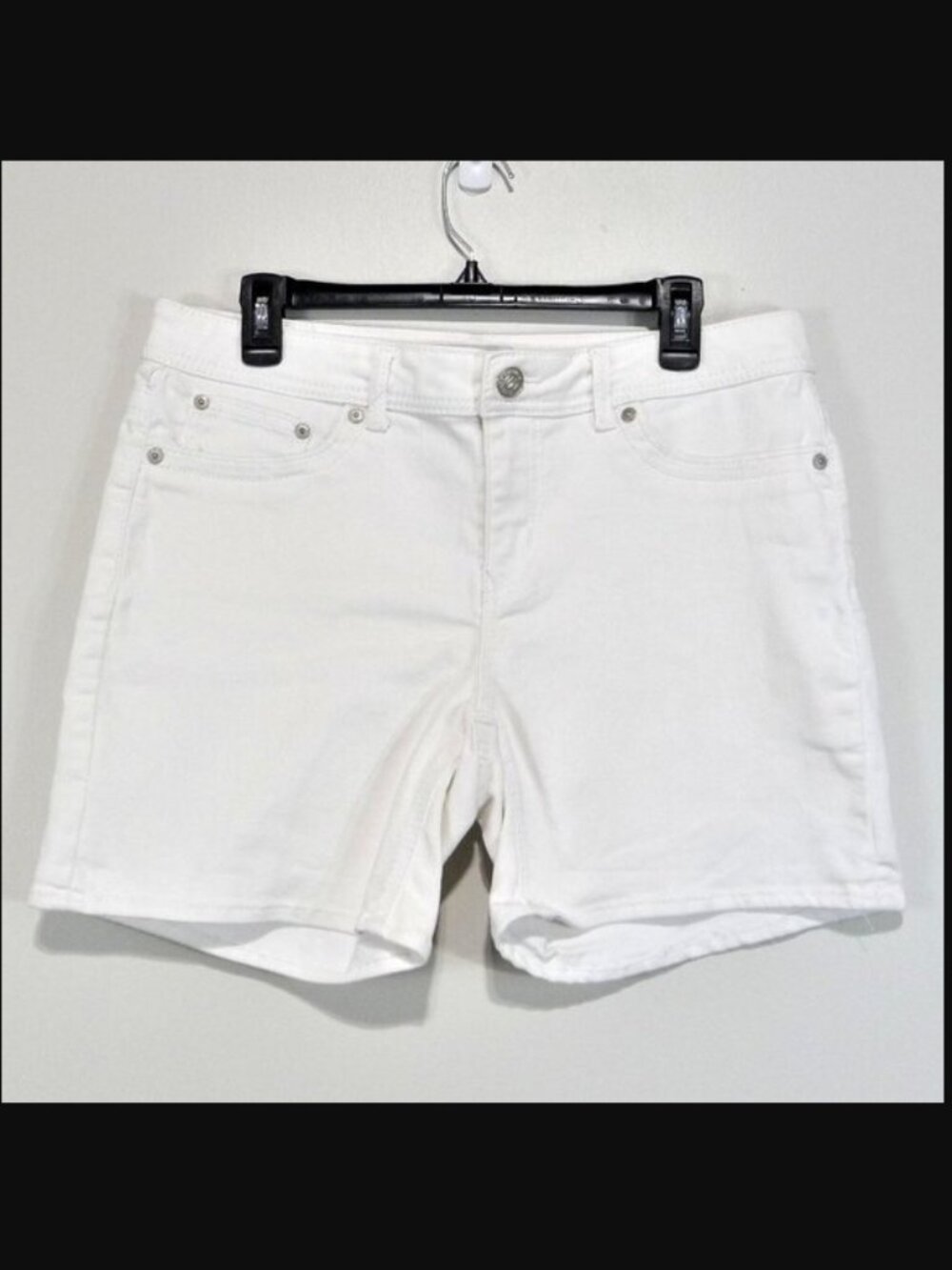 SIZE 14 SEVEN7 STRETCHY WHITE DENIM SHORTS